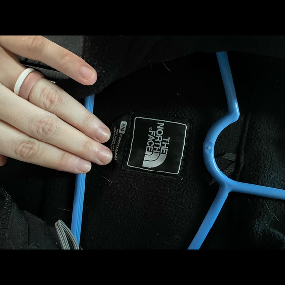 Woman’s north face coat - Picture 3 of 3